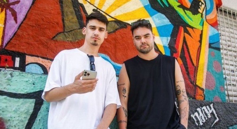 Turistas resgaram celular roubado e descobriram que criminoso tinha vida de infiel