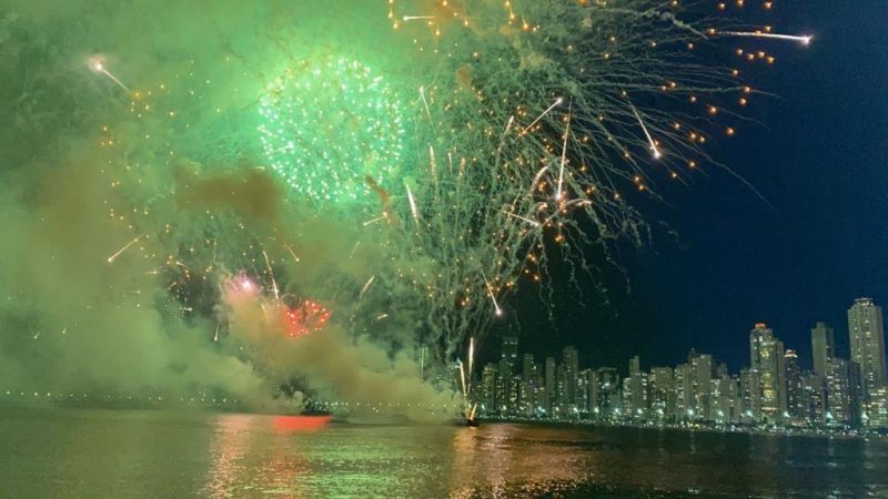 Fogos de ano novo em Balneário Camboriú