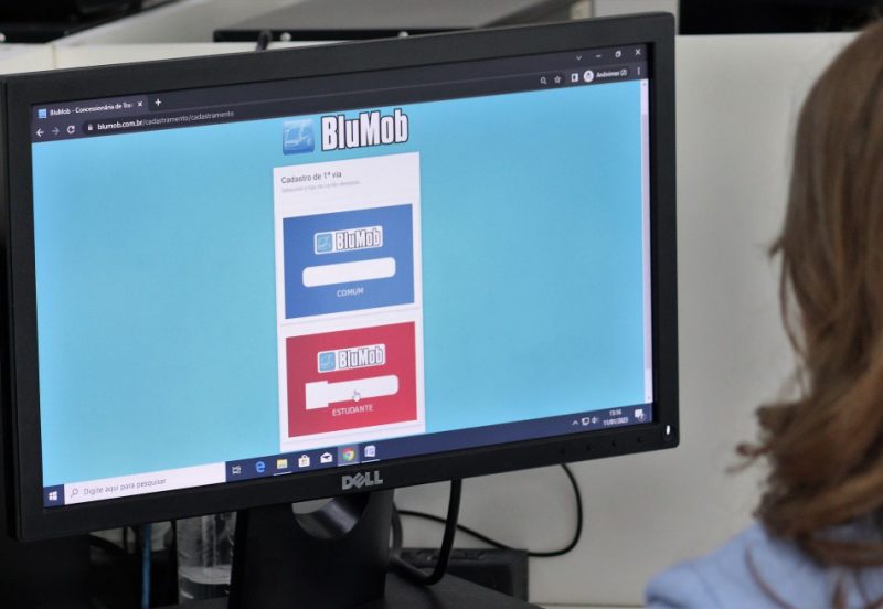 Cart&atilde;o estudante passa a ser emitido totalmente on-line em Blumenau – Foto: Divulga&ccedil;&atilde;o/Prefeitura de Blumenau/Eraldo Schnaider