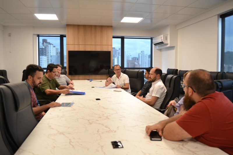 Equipes se reuniram para debater &uacute;ltimos ajustes antes da chegada da The Ocean Race – Foto: AMFRI/Reprodu&ccedil;&atilde;o/ND