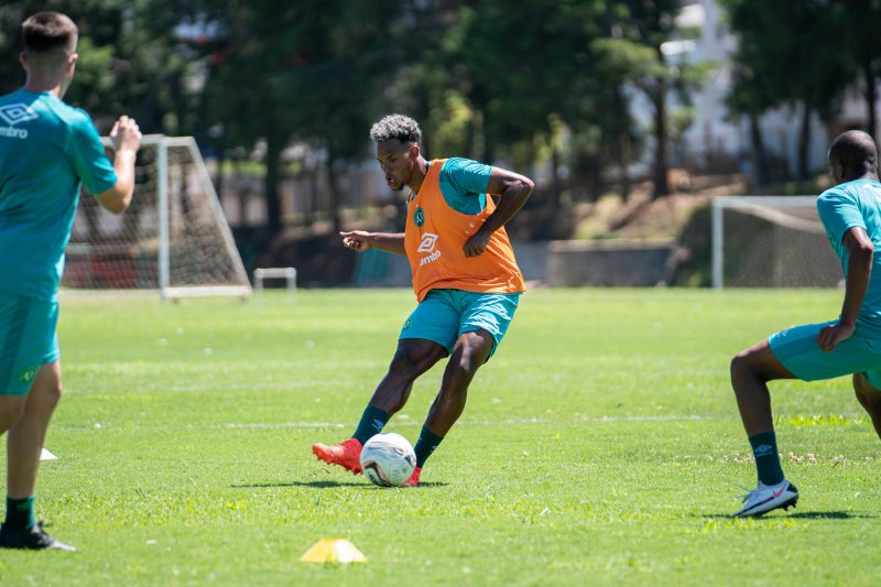Volante Neto &eacute; um dos refor&ccedil;os da Chapecoense em 2023 – Foto: Tiago Meneghini/ACF/ND
