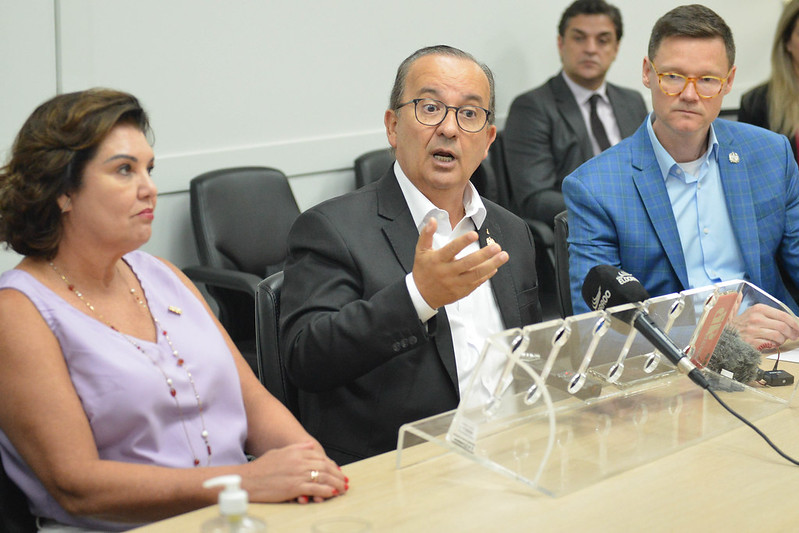 “N&atilde;o quero ficar choramingando, olhando para tr&aacute;s. N&oacute;s queremos olhar para a frente”, disse o governador – Foto: Eduardo Valente/ND
