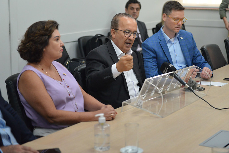 A vice-governadora Marilisa Boehm, o governador Jorginho Mello e o secretário da Fazenda Cleverson Siewert