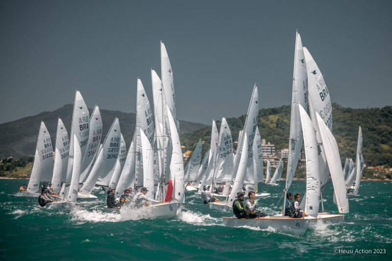 Barcos no mar de Jurer&ecirc;: Campeonato Brasileiro de Snipe movimenta o norte da Ilha – Foto: GABRIEL_HEUSI/ND