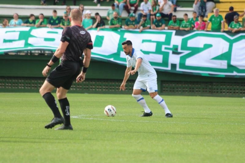 Robinho teve atua&ccedil;&atilde;o discreta na derrota do Ava&iacute; – Foto: Rafael Xavier/Ava&iacute;/ND