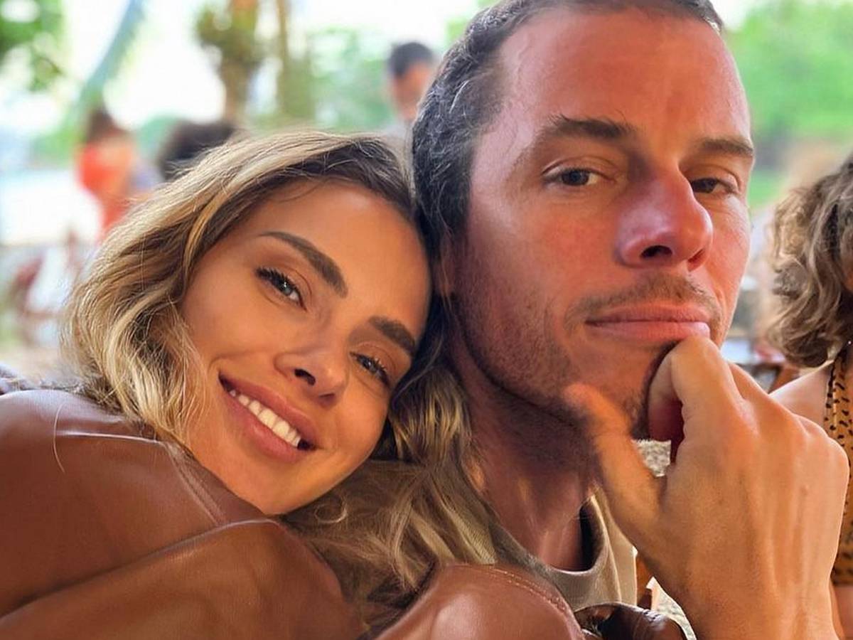 Carolina Dieckmann abandona discrição e abre álbum romântico com Thiago Worcman
