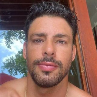 Cauã Reymond lista pré-requisitos para namorar; confira 