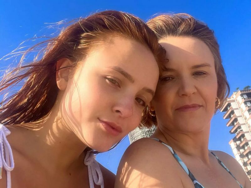 Em entrevista por telefone à coluna da Folha de São Paulo, a mãe da atriz Larissa Manoela se pronuncia e afirma que não ´pretende entrar em debate público sobre o patrimônio da filha