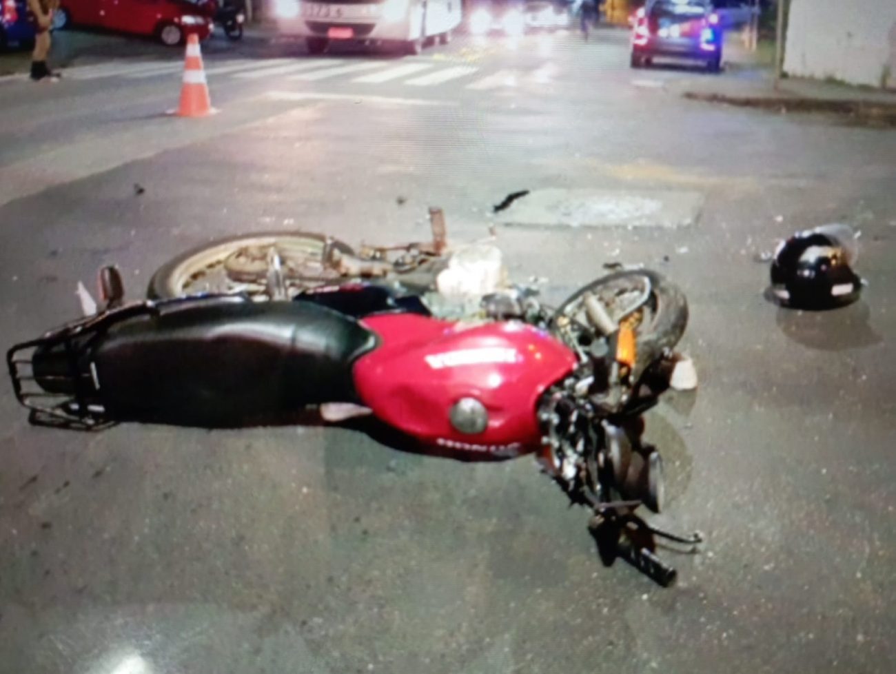 Acidente deixou motociclista gravemente ferida - Divulgação/Redes Sociais/ND