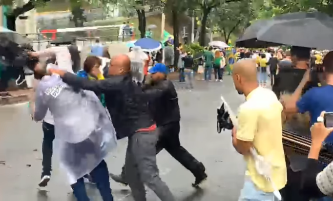 Jornalistas foram agredidos por manifestantes em Belo Horizonte – Foto: @jornalistasdeminas/Reprodu&ccedil;&atilde;o/ND