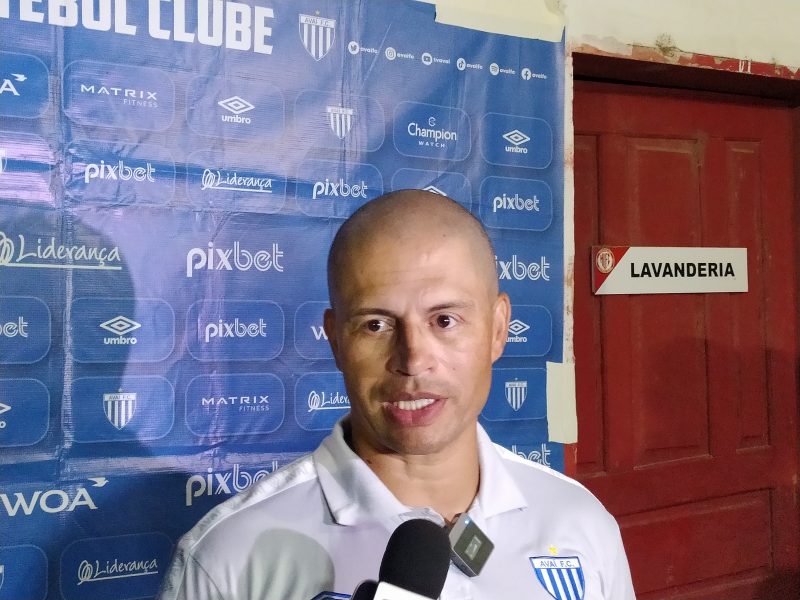 Alex durante coletiva após a derrota do Leão da Ilha para o Hercílio Luz