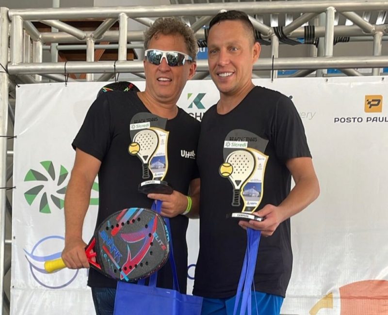 Alex Marchioro e Nen&eacute;n venceram competi&ccedil;&atilde;o de beach t&ecirc;nis – Foto: Reprodu&ccedil;&atilde;o/ND