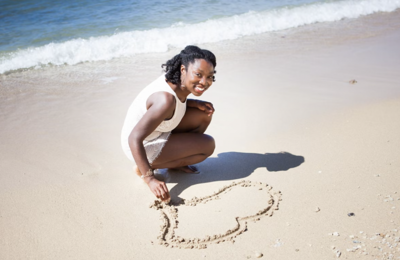 “u uso o meu amor incondicional para todas as minhas decis&otilde;es, eu sou amada e guiada para o caminho perfeito pra mim” – Foto: @shanalovecoaching/Nappy/Divulga&ccedil;&atilde;o