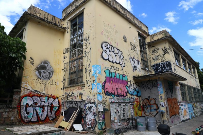 Pr&eacute;dio da Escola Antonieta de Barros, no Centro Hist&oacute;rico de Florian&oacute;polis, est&aacute; sem uso h&aacute; mais de 10 anos – Foto: Divulga&ccedil;&atilde;o/ND