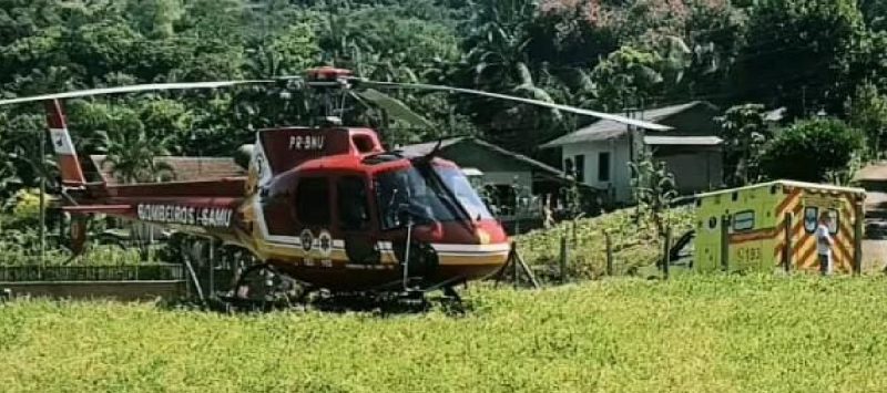 Casal de idosos &eacute; hospitalizado ap&oacute;s telhado da resid&ecirc;ncia cair em Indaial – Foto: Divulga&ccedil;&atilde;o/Bombeiros Volunt&aacute;rios de Indaial