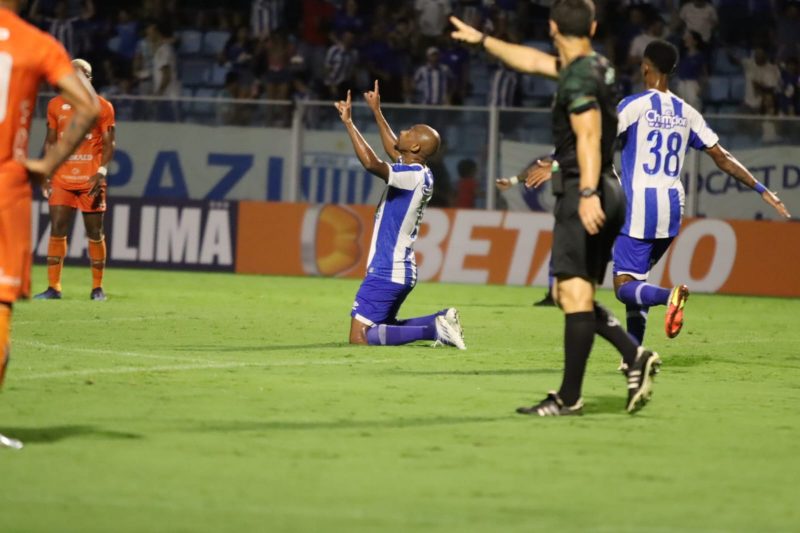 Ava&iacute; venceu com noite inspirada do atacante Waguininho – Foto: Frederico Tadeu/Ava&iacute; FC