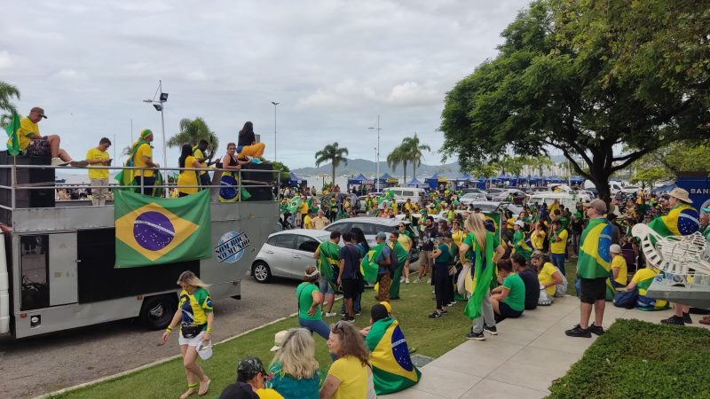Manifestação em Florianópolis, após invasões dos Três Poderes em Brasília &#8211; Foto: Vinicius Mileski/Reprodução/ND