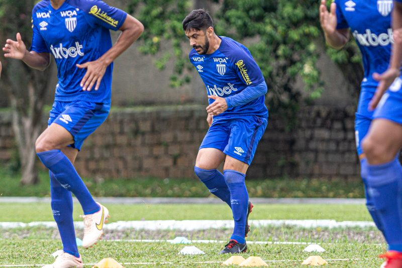 Robinho já em treinamento do Avaí na atual temporada