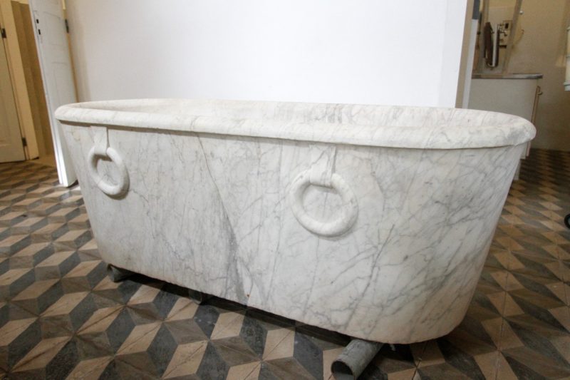 Banheira projetada para para a imperatriz Teresa Cristina – Foto: Leo Munhoz/ND