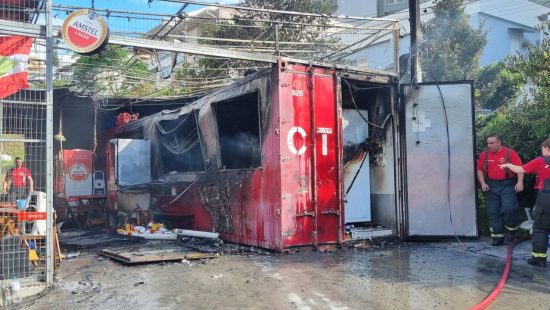 FOTOS: Veja como ficou bar próximo à UFSC após incêndio em Florianópolis