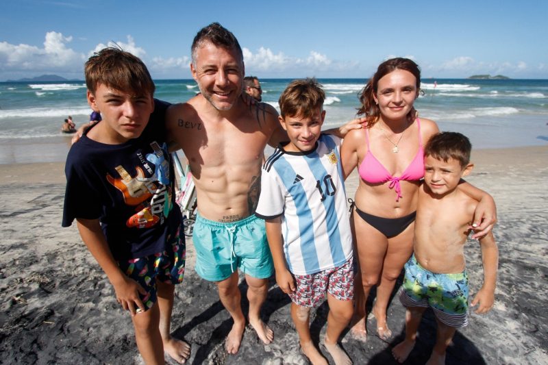 De Tucum&aacute;n, Bautista, Marco, Santino, Cintia e Benicio – Foto: Leo Munhoz/ND