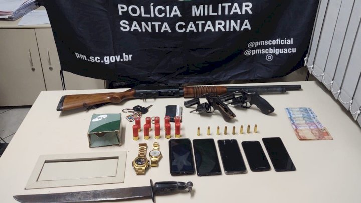 Objetos recuperados pela pol&iacute;cia – Foto: PM/Divulga&ccedil;&atilde;o/ND