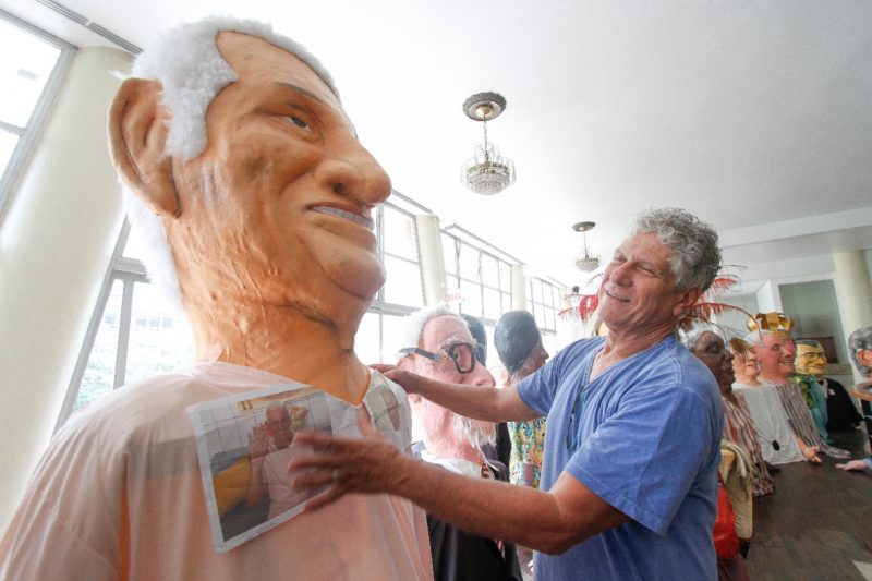 Veja quem é o homenageado no 41º boneco do Berbigão do Boca, no Carnaval de Florianópolis