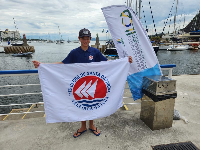 Davi Neves: Velejador catarinense se tornou o atleta mais jovem a conquistar o t&iacute;tulo da classe ILCA 4 – Foto: Alexandre Neves/ Divulga&ccedil;&atilde;o/ Veleiros da Ilha