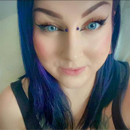 Kim Ellis publicou em suas redes sociais a imagem da caixa da pizza com a suposta imagem de Jesus – Foto: Kim Ellis/Internet/Reprodu&ccedil;&atilde;o