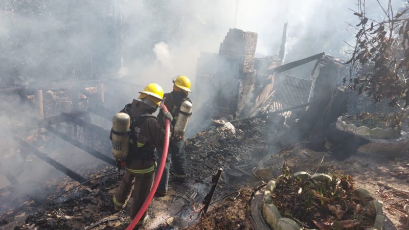 Em menos de 24h, casas s&atilde;o destru&iacute;das por inc&ecirc;ndios no Vale do Itaja&iacute; – Foto: Corpo de Bombeiros Militar/Reprodu&ccedil;&atilde;o/ND