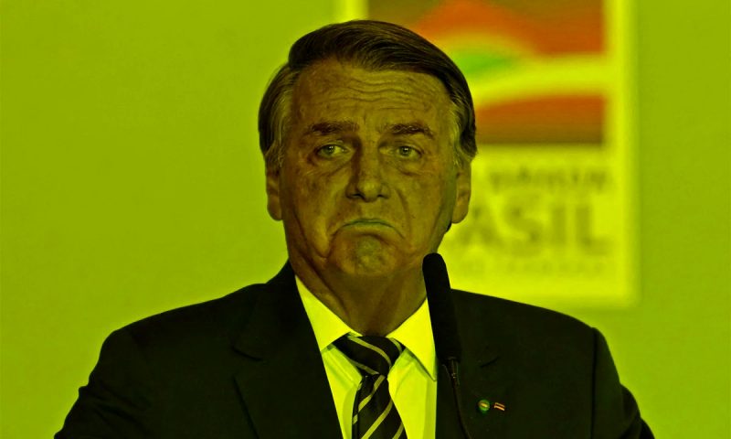 Medo de ser preso fez Bolsonaro desistir do golpe, disseram militares