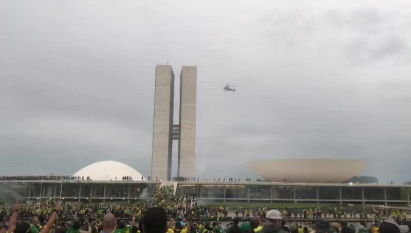 PM utiliza bombas para dispersar manifestantes em Bras&iacute;lia – Foto: Patrick Feitosa/Especial para o ND+