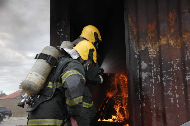 Resid&ecirc;ncia pegou fogo e idosa foi resgatada em estado grave – Foto: CBMSC/Ilustrativa/Reprodu&ccedil;&atilde;o/ND