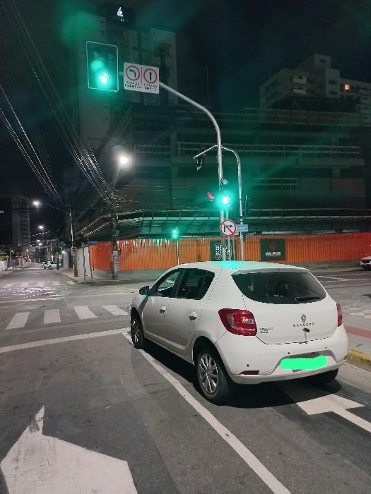 Motorista estava embriagado e dormiu no sem&aacute;foro – Foto: Pol&iacute;cia Militar/Reprodu&ccedil;&atilde;o/ND