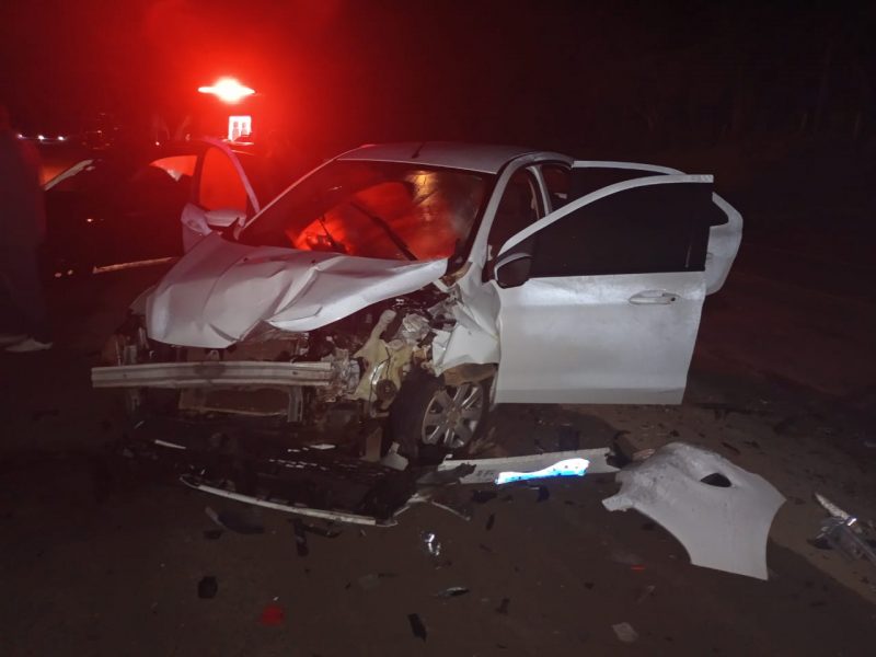 Duas pessoas foram socorridas pelos bombeiros – Foto: Bombeiros/Divulga&ccedil;&atilde;o/ND