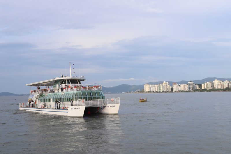 Catamar&atilde; fez passeio inaugural nesta ter&ccedil;a-feira (31) em Florian&oacute;polis – Foto: Pedro Perez/Divulga&ccedil;&atilde;o/ND