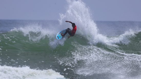 Brasileiro Lucas Silveira conquista QS3000 de Santa Cruz - Surf - Jornal  Record