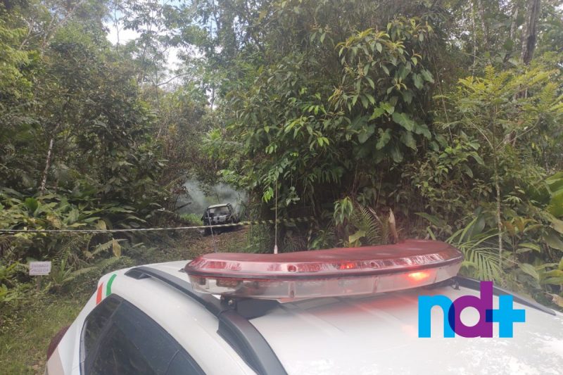 Seis corpos foram encontrados em carro incendiado – Foto: Adriano Mendes/NDTV