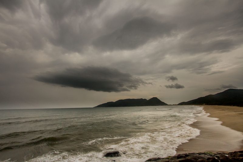 Santa Catarina chegou a ter 51% de pontos impr&oacute;prios para banho no litoral. – Foto: Foto Flavio Tin/ND