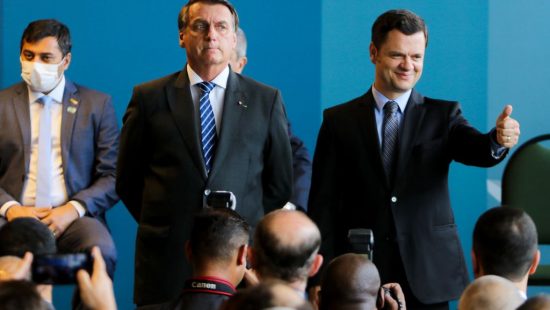 Bolsonaro atualiza redes sociais, mas não comenta sobre prisão de seu ex-ministro da Justiça