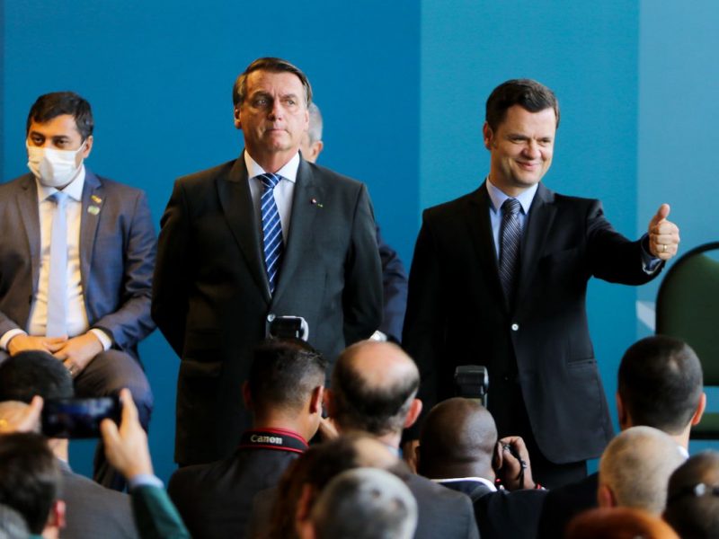 Jair Bolsonaro e o ex- ministro da Justi&ccedil;a e Seguran&ccedil;a P&uacute;blica, Anderson Torres (Imagem feita durante entrega de equipamentos para fortalecer o trabalho de policiais em 2021 no DF) – Foto: Wilson Dias/Arquivo Ag&ecirc;ncia Brasil/ND