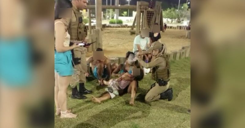 Menina de 10 anos &eacute; salva por policiais ap&oacute;s crise convulsiva em parque de Crici&uacute;ma – Foto: PM/Divulga&ccedil;&atilde;o/ND