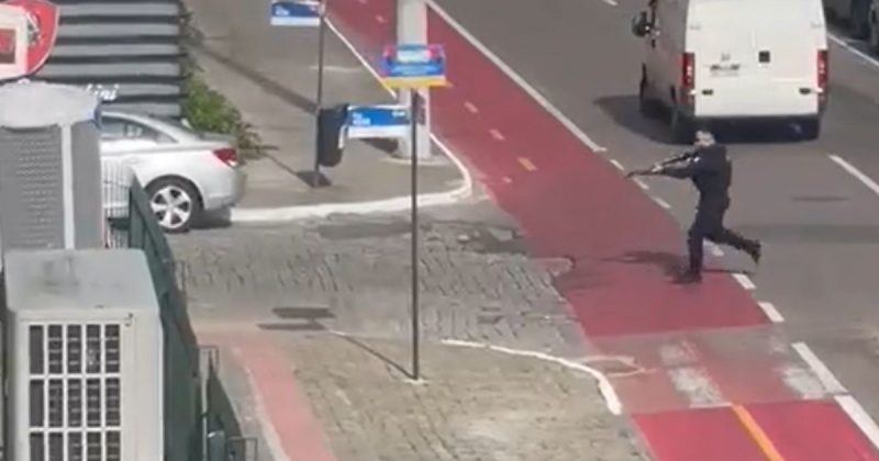 Imagens do tiroteio no Centro de Balne&aacute;rio Cambori&uacute; repercutiram na internet – Foto: Reprodu&ccedil;&atilde;o/Internet