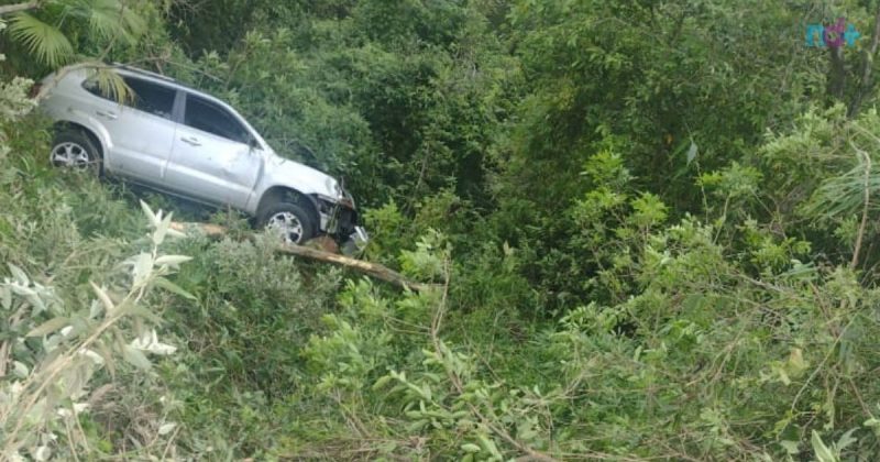 Fam&iacute;lia felizmente n&atilde;o se feriu gravemente – Foto: Pol&iacute;cia Militar/Reprodu&ccedil;&atilde;o
