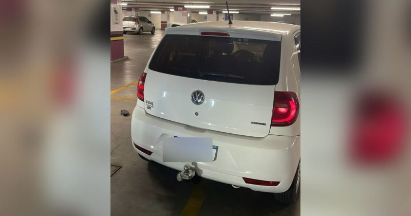 Suspeito circulava com o carro furtado na madrugada quando foi flagrado pela PM – Foto: PM/Divulga&ccedil;&atilde;o/ND