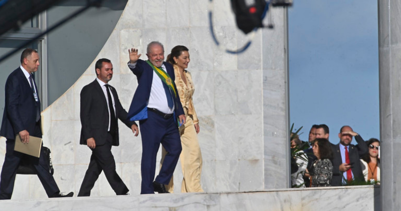 Imagem mostra presidente Lula e primeira dama Janja; Porto de Itajaí mantém a expectativa de visita