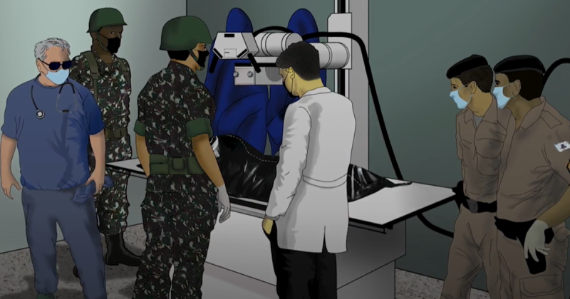 Dentro do hospital, os militares for&ccedil;aram o radiologista a tirar raios-x. – Foto: Moment Of Contact/Reprodu&ccedil;&atilde;o/ND