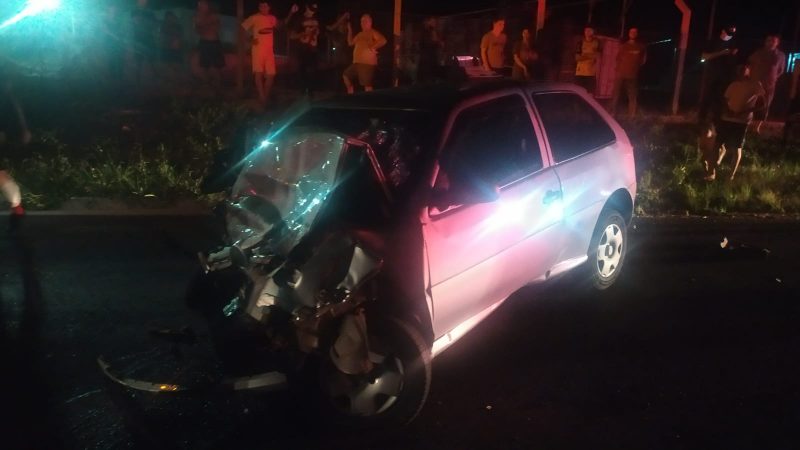 O motorista morreu ap&oacute;s um grave acidente entre um carro e caminh&atilde;o em S&atilde;o Louren&ccedil;o do Oeste. &mdash; Foto: Corpo de Bombeiros/Reprodu&ccedil;&atilde;o/ND