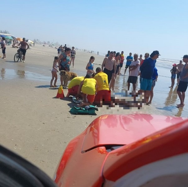 Homem morre afogado em Balne&aacute;rio Arroio do Silva – Foto: Corpo de Bombeiros/Divulga&ccedil;&atilde;o/ND