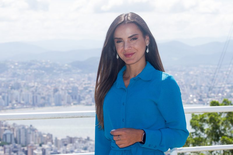 Danila Bernardes durante sua visita de integra&ccedil;&atilde;o com a equipe do Grupo ND, no Morro da Cruz, em Florian&oacute;polis – Foto: Leo Munhoz/ND